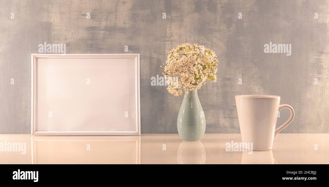 Empty photo frame to write a message, invitation, wishes, photography ...