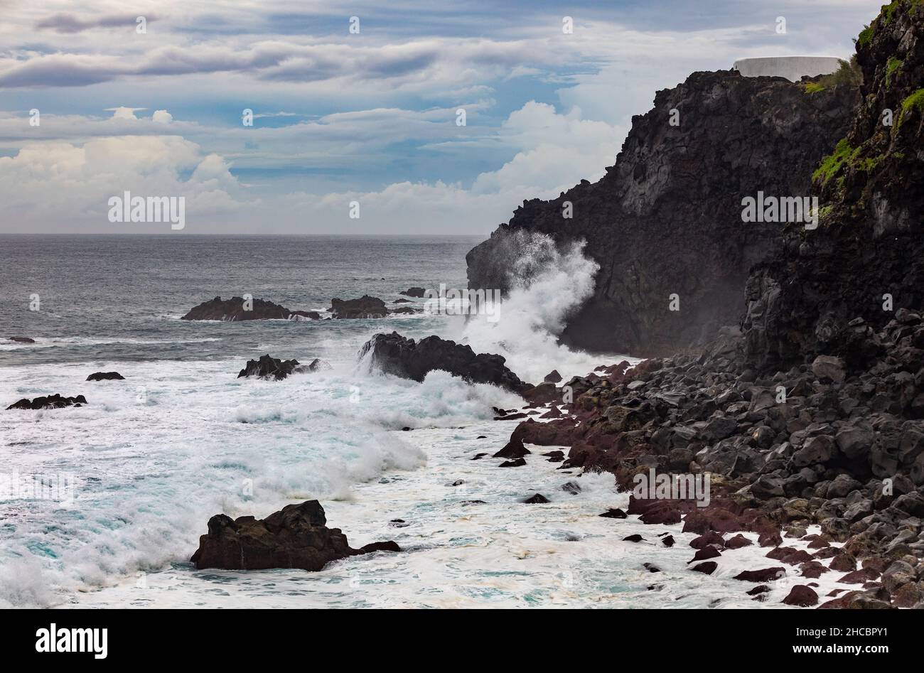Splashing rocky hi-res stock photography and images - Alamy