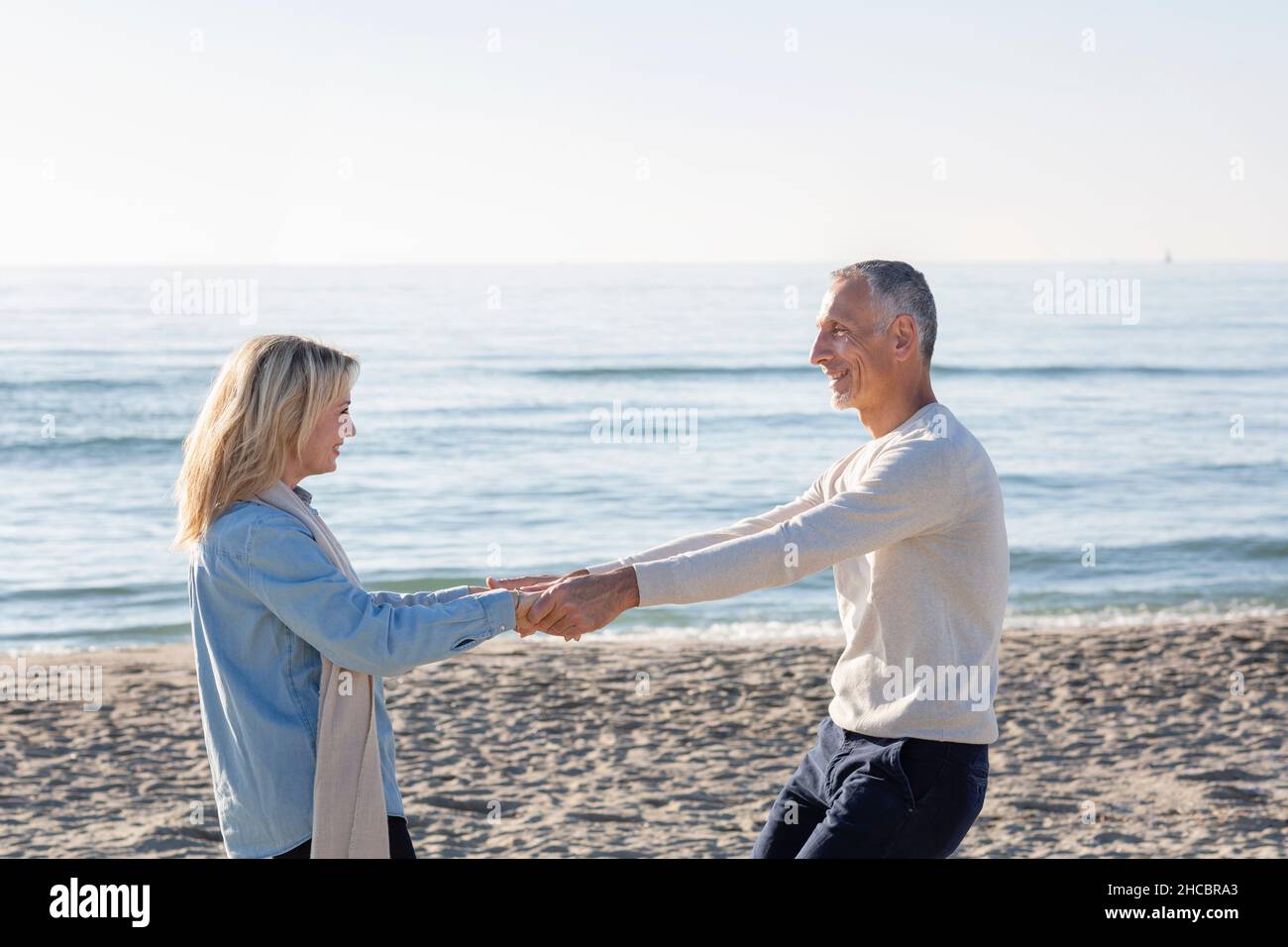 Couple holding hands out hi-res stock photography and images - Alamy