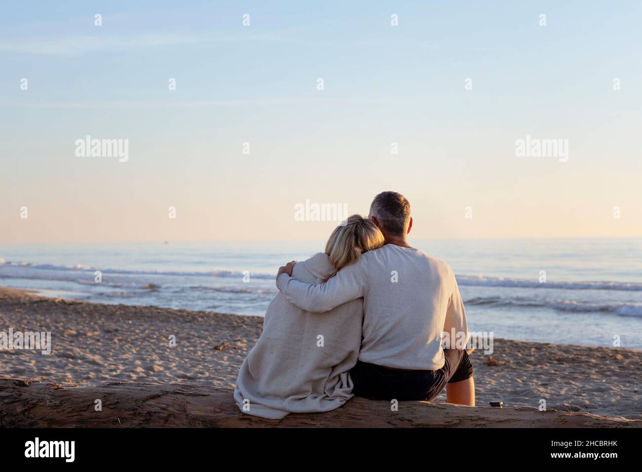Man arm around woman hi-res stock photography and images - Alamy
