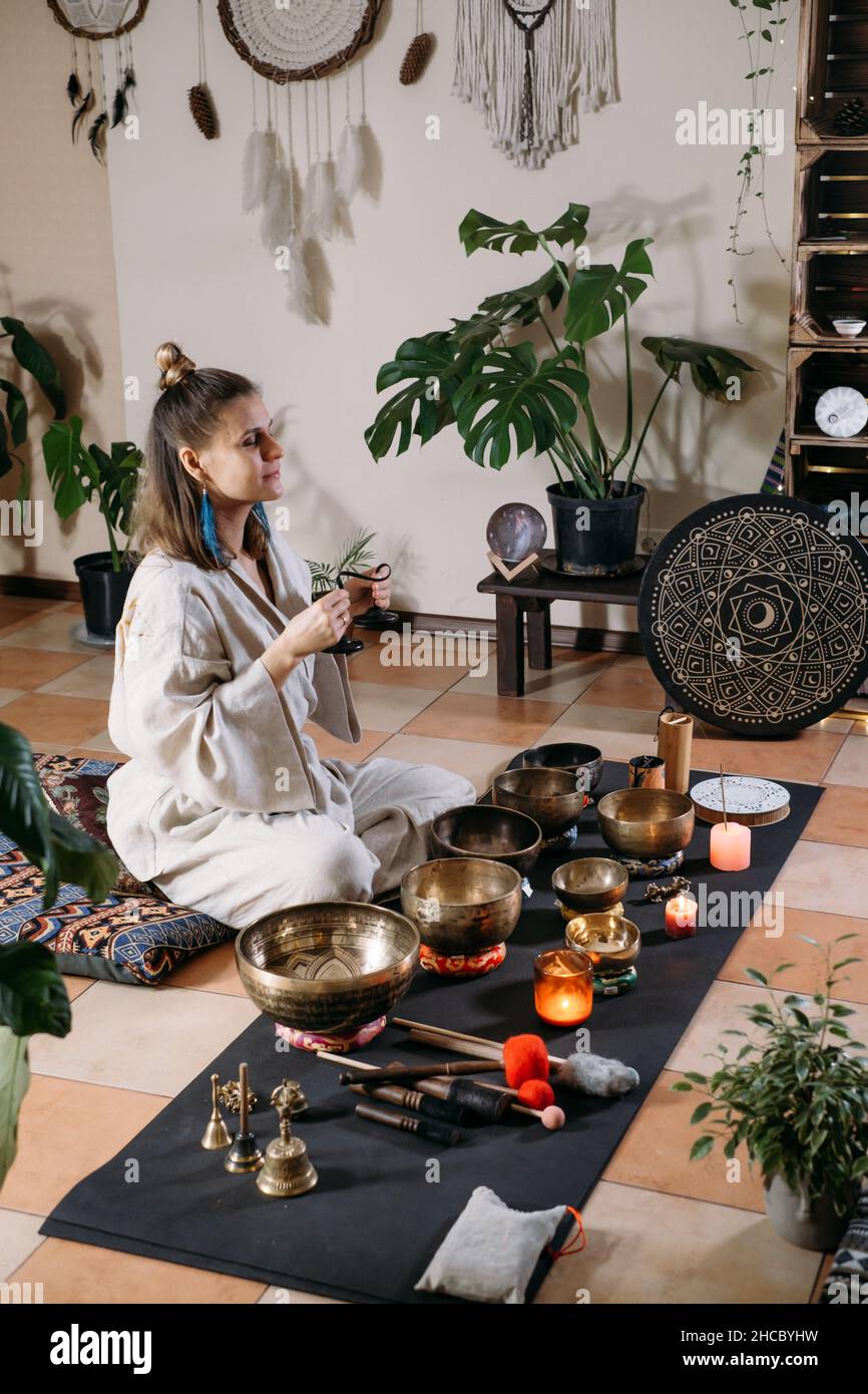 Sound healing with singing bowls, vibration massage and alternative