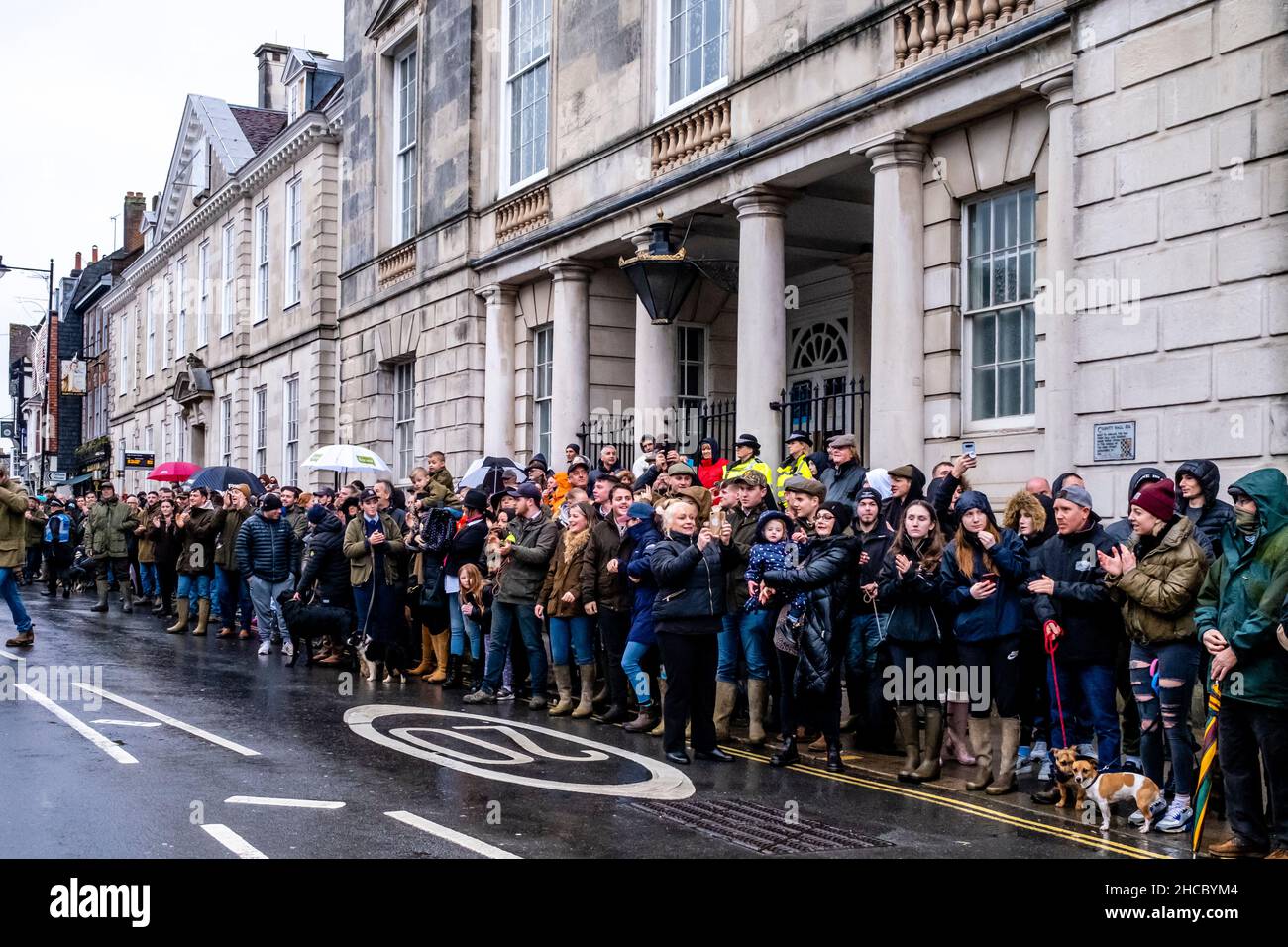 Lewes, UK. 27th Dec, 2021. Pro hunt supporters cheer The Southdown and Eridge Hunt as they arrive in Lewes High Street for their annual Boxing Day meeting, The event was switched this year to the 27th as Boxing Day fell on the Sunday. Credit: Grant Rooney/Alamy Live News Stock Photo