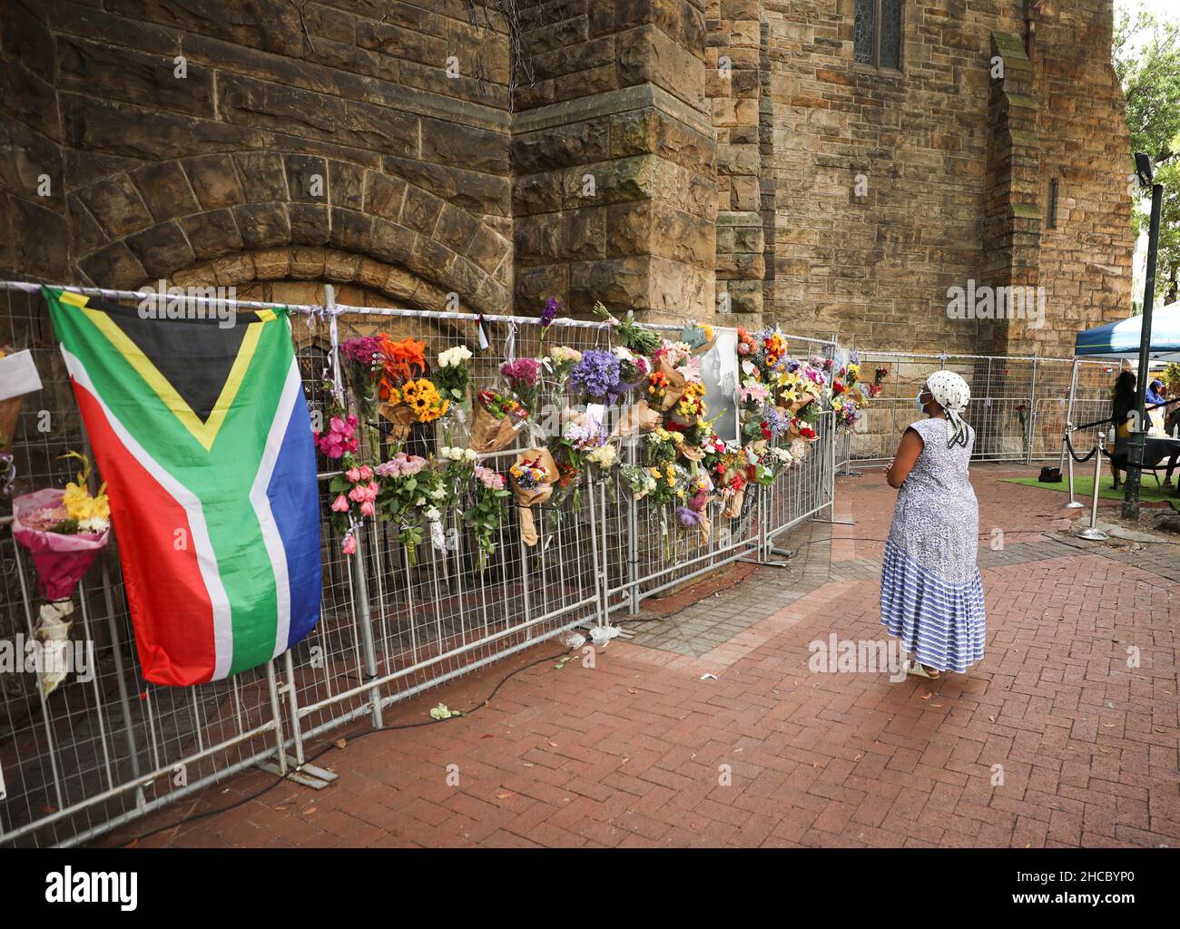 Mourners pay their respects to the late Archishop Desmond Tutu outside St Georges cathedral in Cape Town, South Africa, December 27. 2021. REUTERS/Mike Hutchings Stock Photo