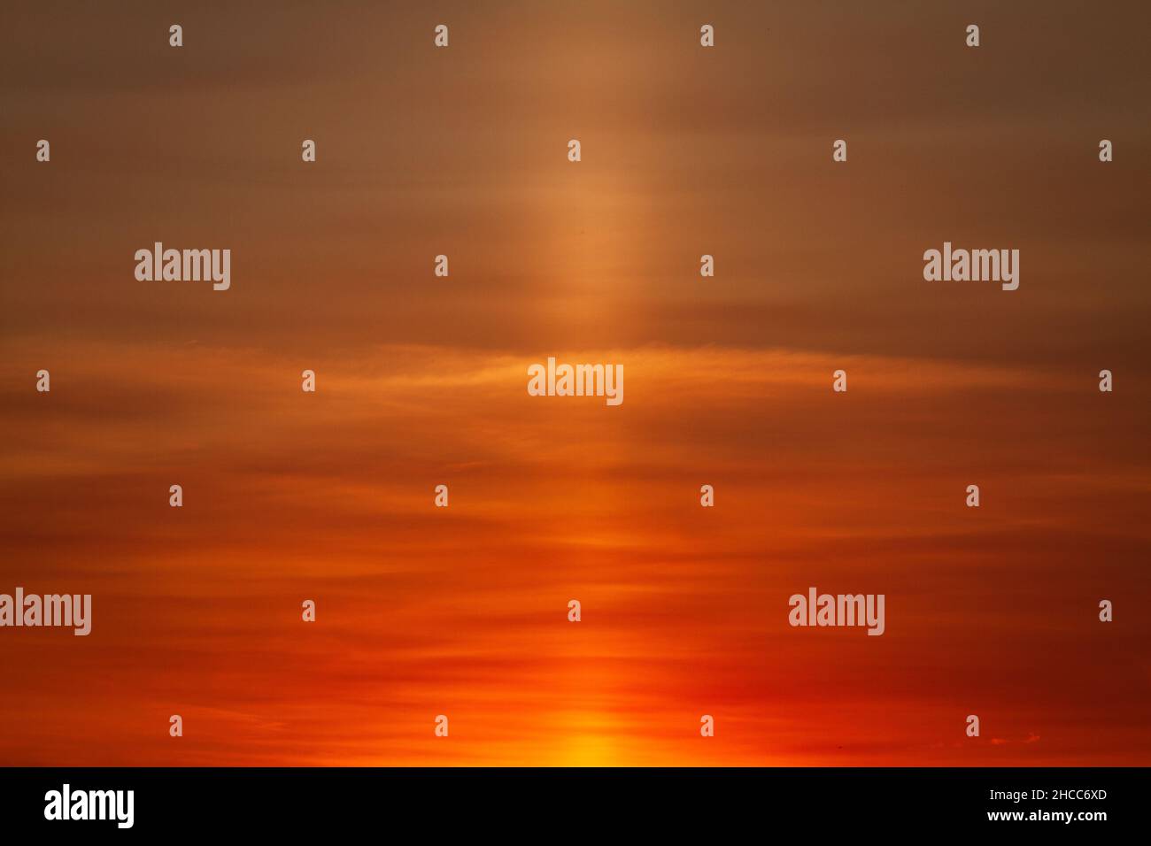 Golden sunset sky hi-res stock photography and images - Alamy
