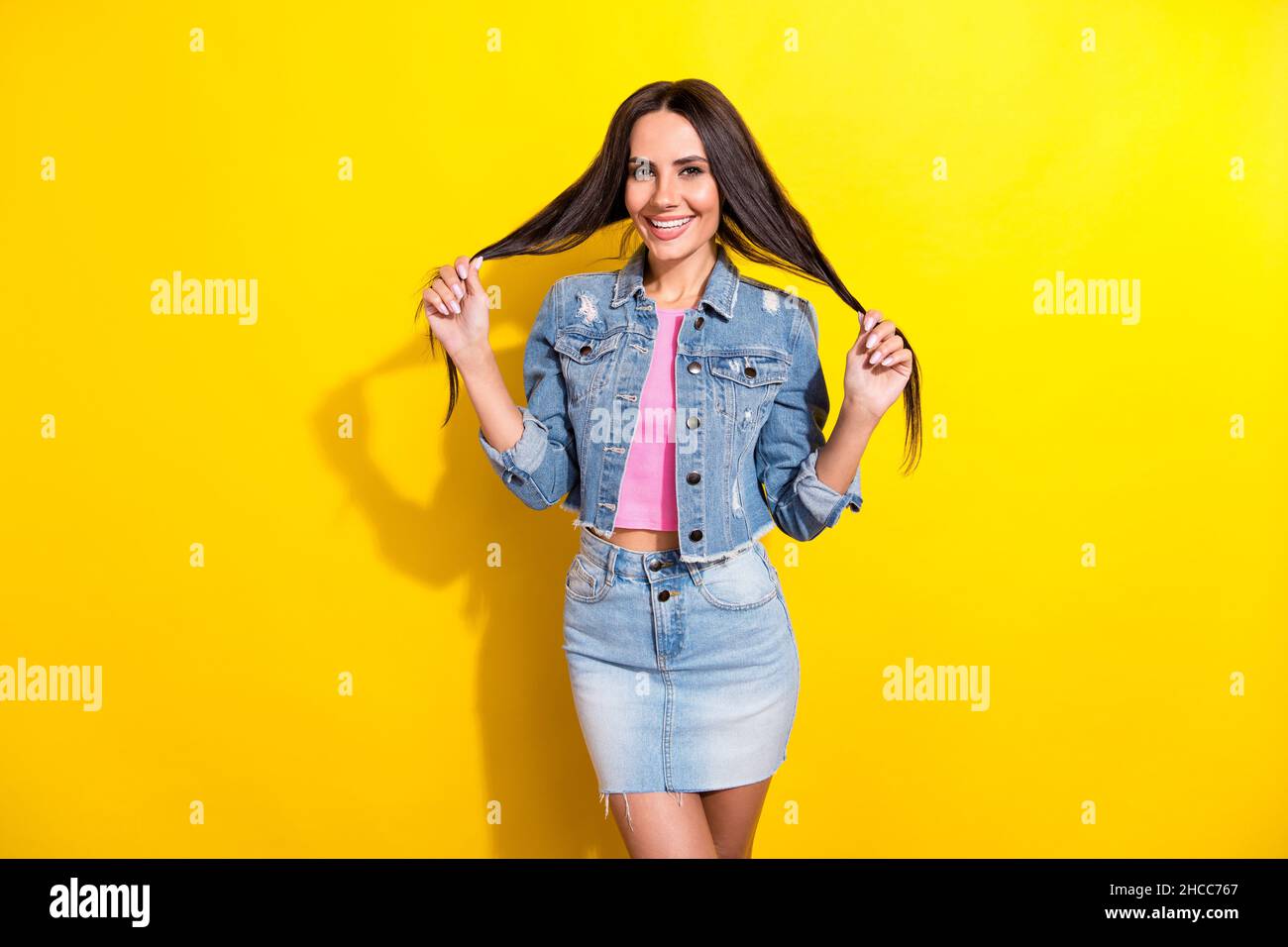 Denim jacket and yellow skirt hi-res stock photography and images - Alamy