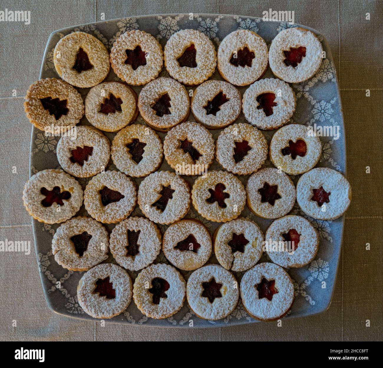 Linzer cookies kuchen cakes many on the plate Stock Photo