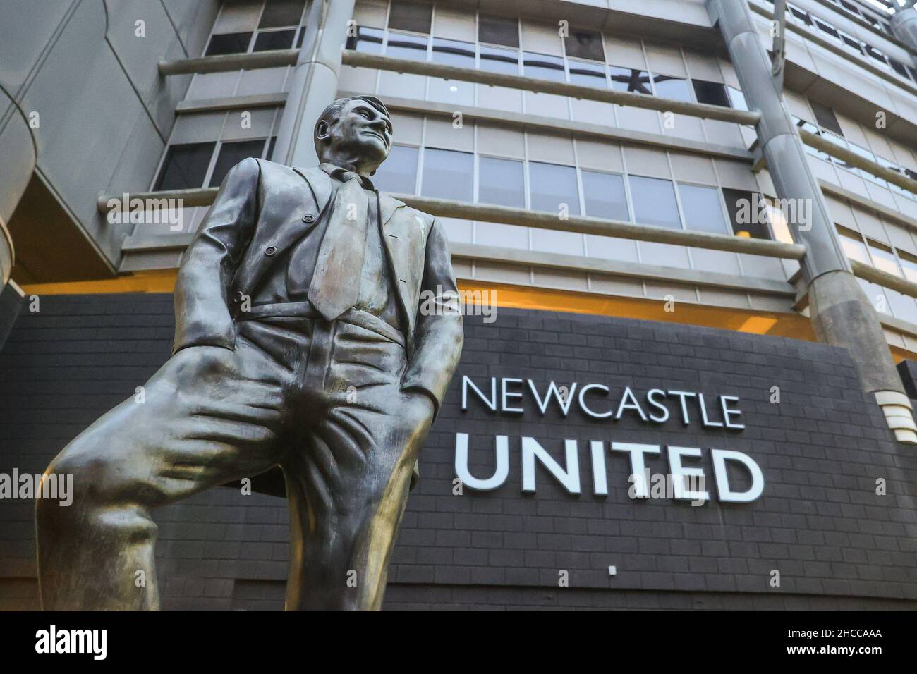 Sir bobby robson statue outside st james park hires stock photography