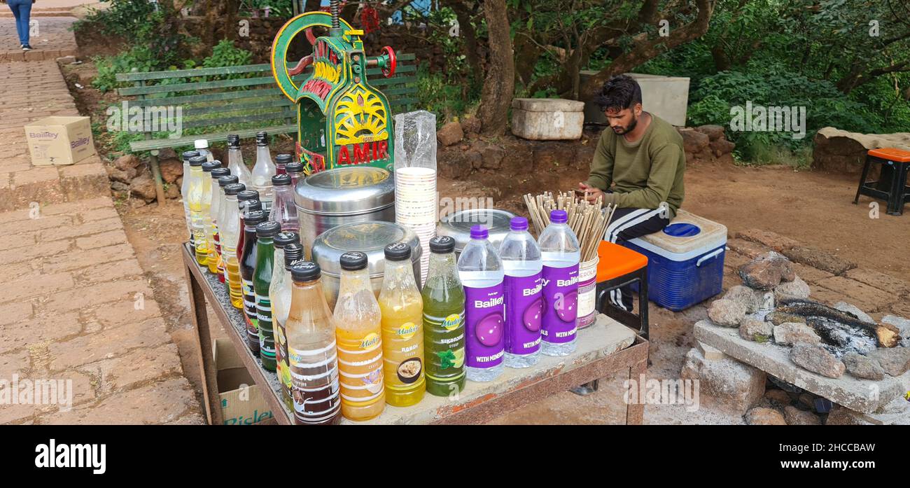 Mahabaleshwar, Maharashtra, India, December 20 2021: Juice vendor at Elphinstone Point, Mahabaleshwar, selling lime juice and other drinks with water Stock Photo