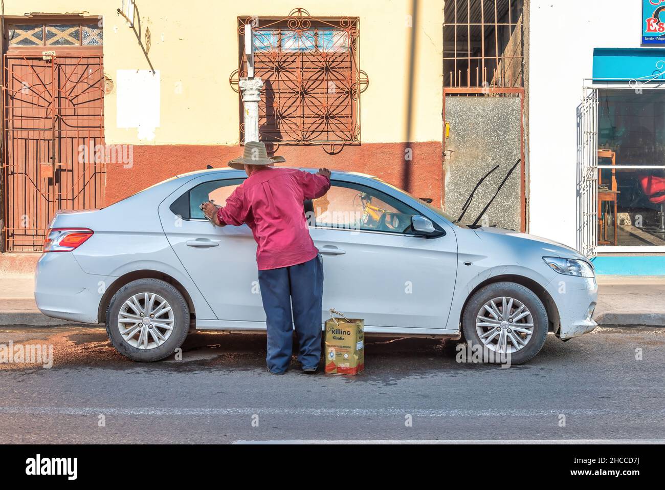 Car wash working hires stock photography and images Alamy