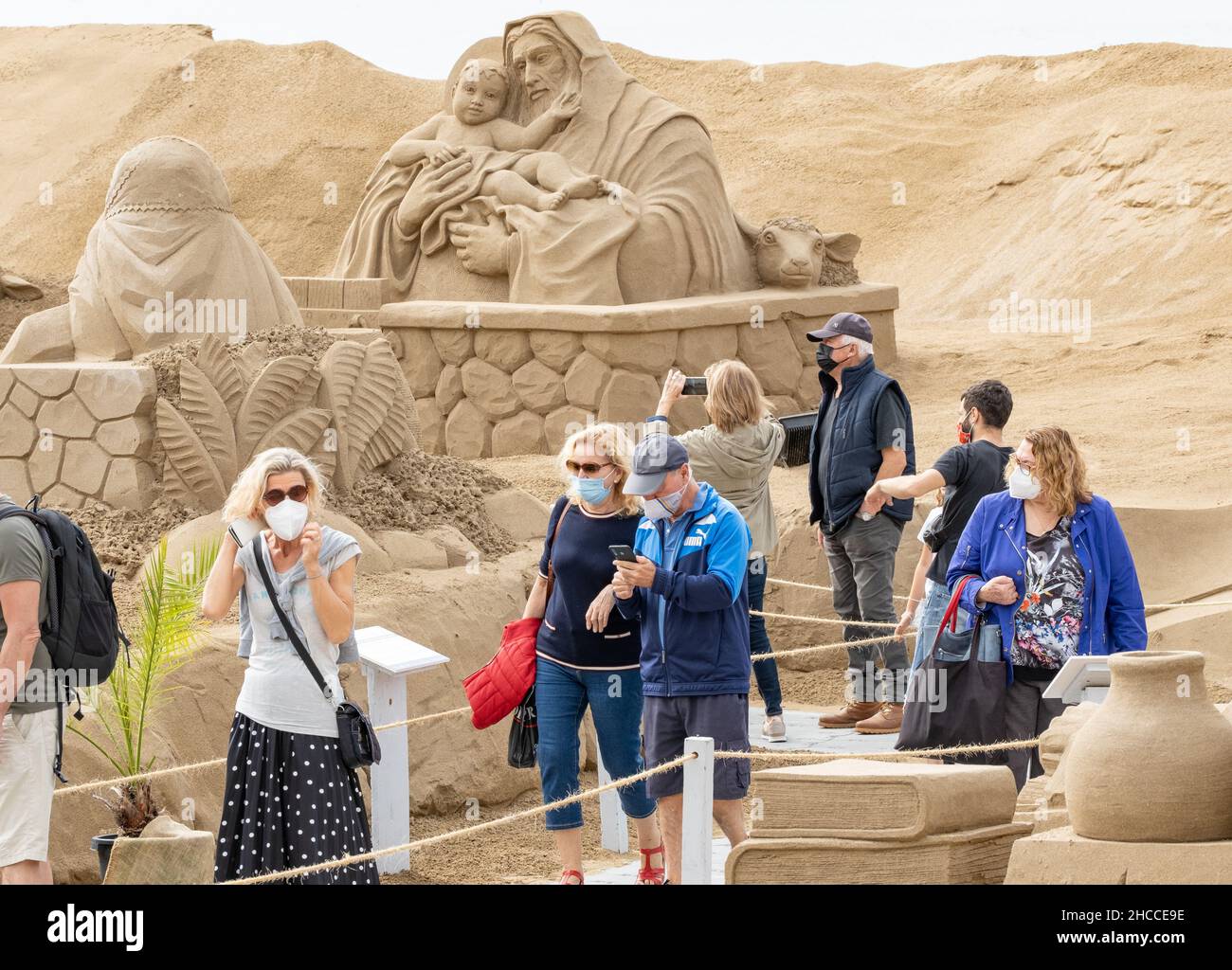 Huge sculptured face hires stock photography and images Alamy