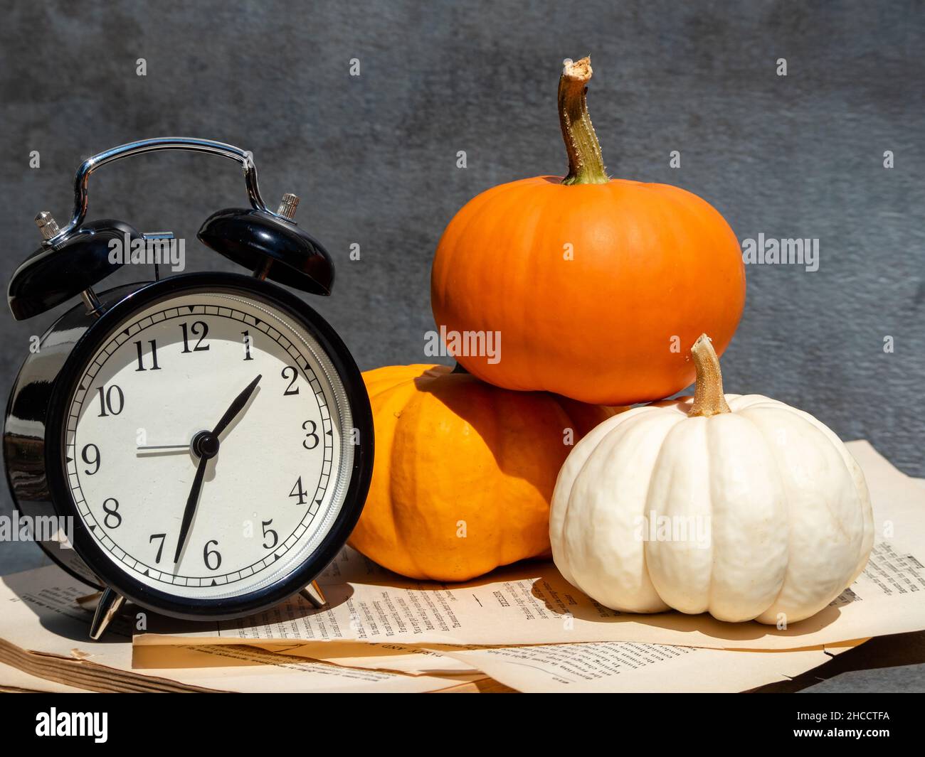 Yellow digital clock hires stock photography and images Alamy