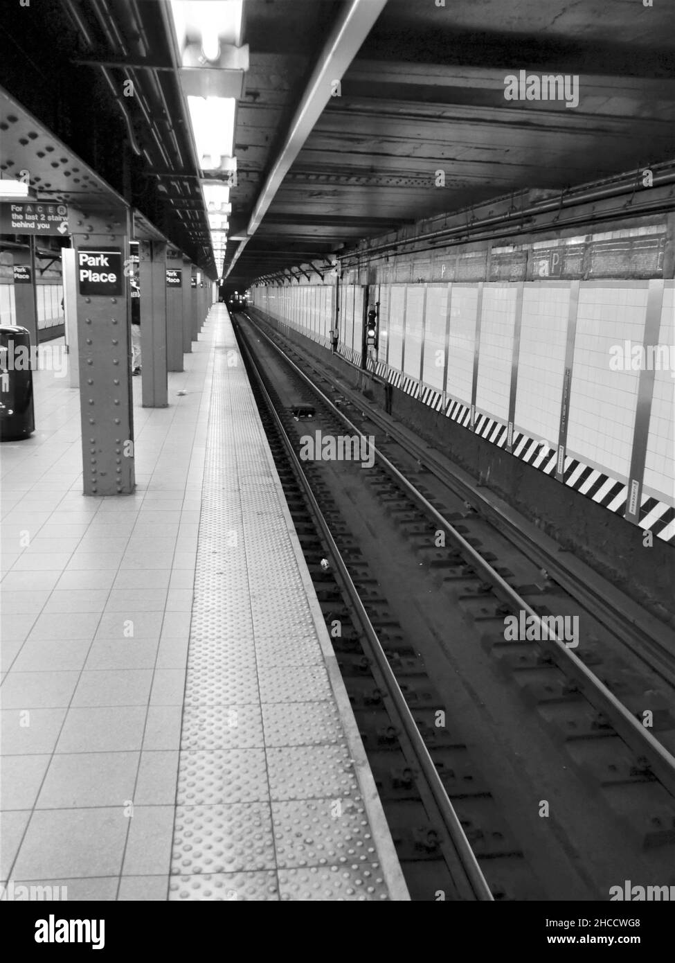 Empty station hi-res stock photography and images - Alamy