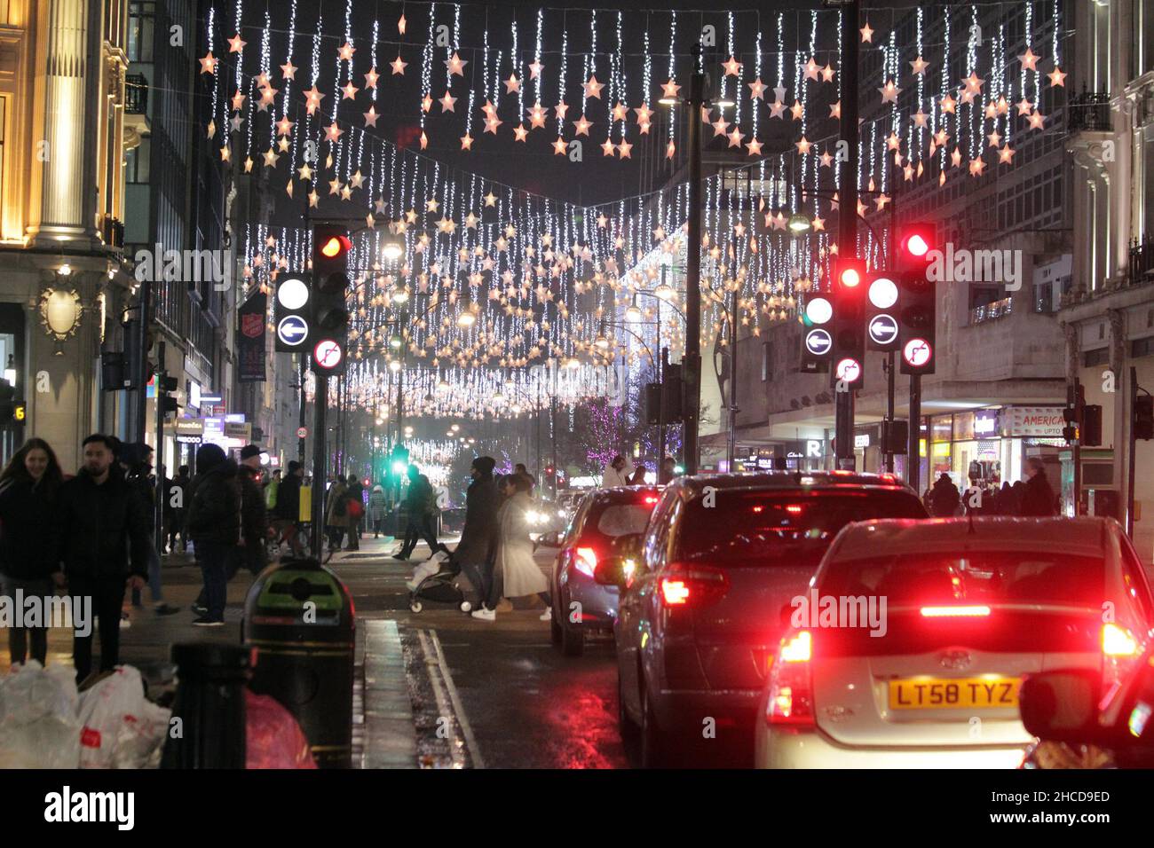 Central London was very very very very busy you could not go anywhere from Lancaster Gate to aldwych it was packed with traffic.oxford street, regent street, Oxford Circus ,Piccadilly Circus, piccadilly ,Bond Street, and everywhere was busy very busy from 6pm to 12.am then everybody went home and the streets were deserted Oxford street pall mall lower regent street regent street and everywhere no one there. Outside the shops in Oxford street there was no one queuing for tomorrow’s sales no one was there nothing 25/26-12-2021 blitz pictures Stock Photo