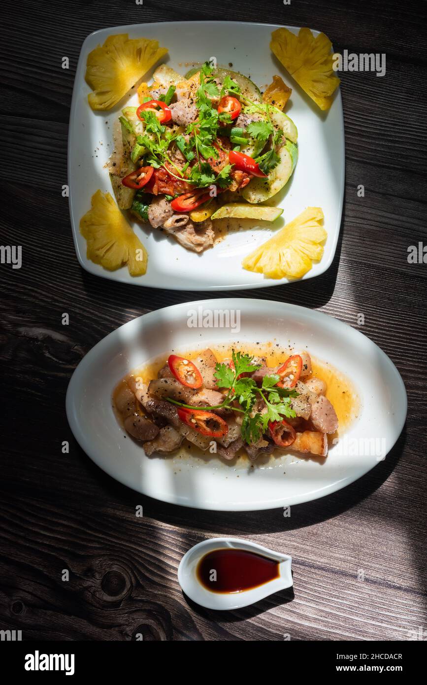 The dish of fried pork intestines with pineapple is very delicious