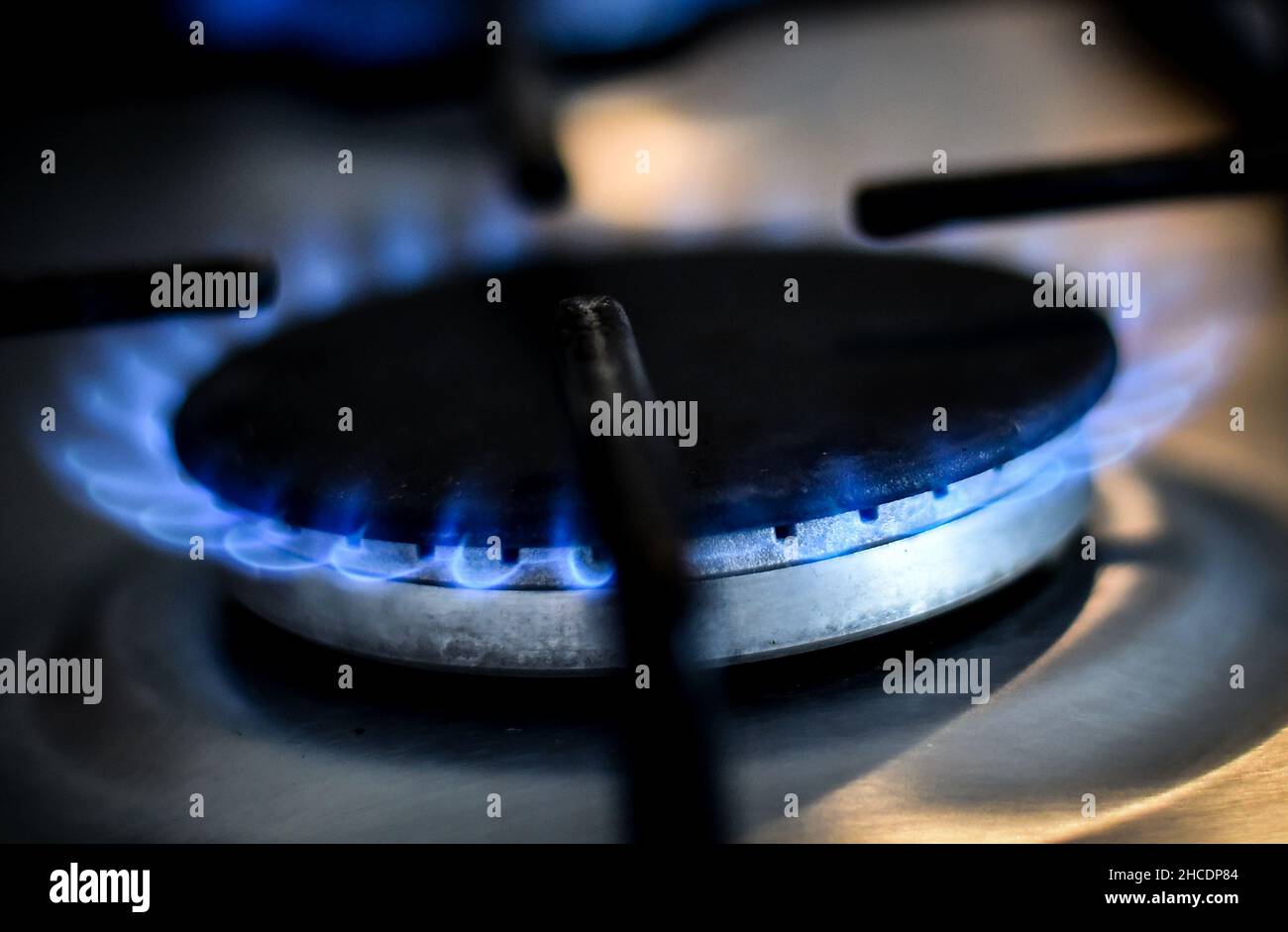 Undated file photo of a gas ring on a home cooker in London. Soaring gas prices consigned a string of energy suppliers to the graveyard in 2021, and will lead to runaway household bills next year as the sector continues to struggle. Energy suppliers had been paying 54p per therm of gas at the beginning of the year. By September, that had reached more than £3 and peaked even further to £4.50 just before Christmas. Issue date: Tuesday December 28, 2021. Stock Photo
