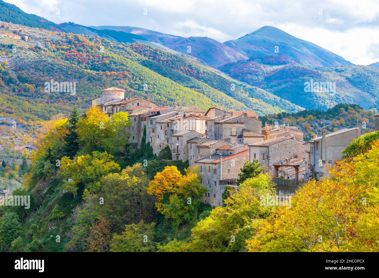Villalago (Abruzzo, Italy) - A view of medieval village in province of L'Aquila, in the gorges of Sagittarius, with Lago San Domenico lake, at foliage Stock Photo