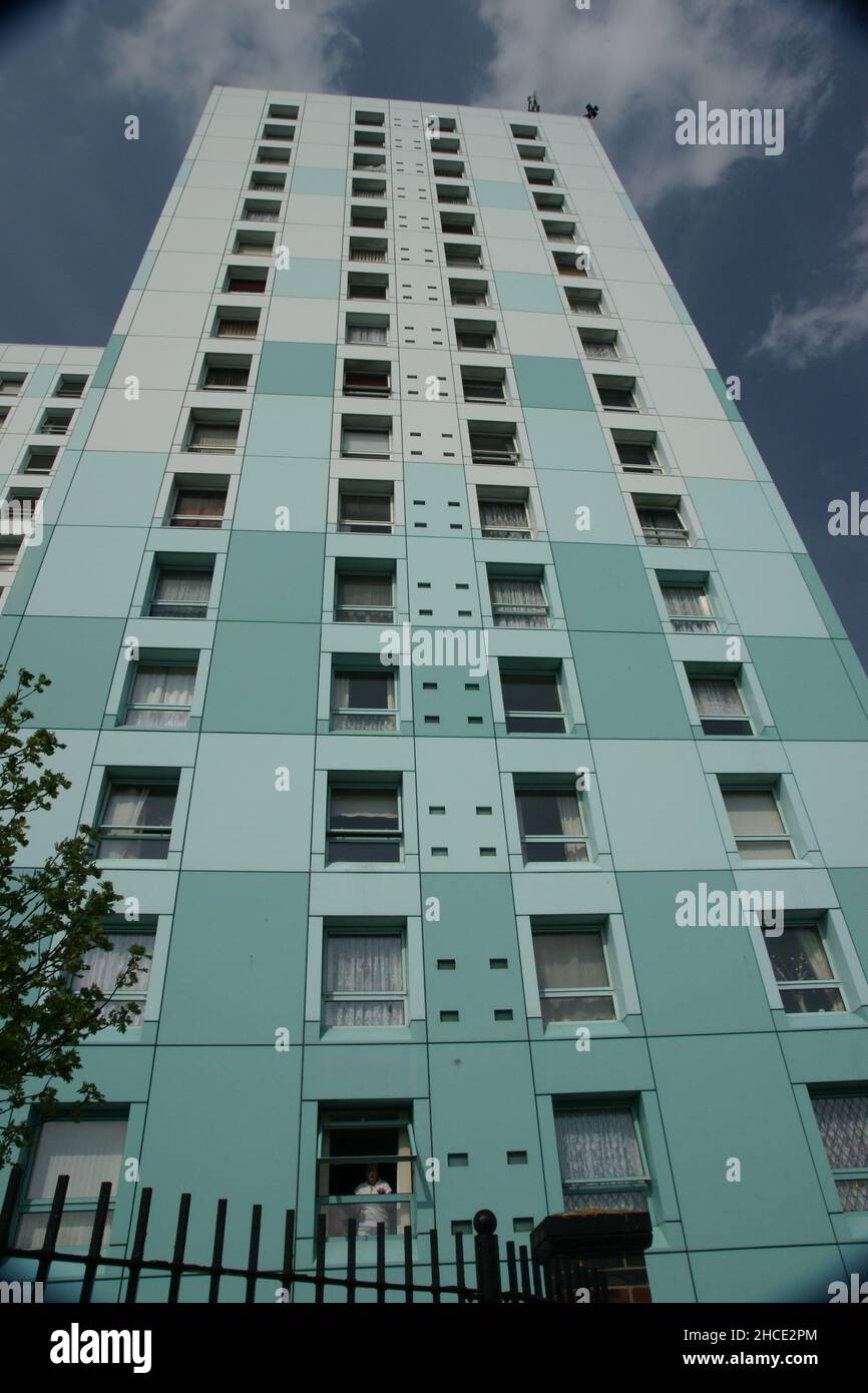 Acm cladding housing hi-res stock photography and images - Alamy