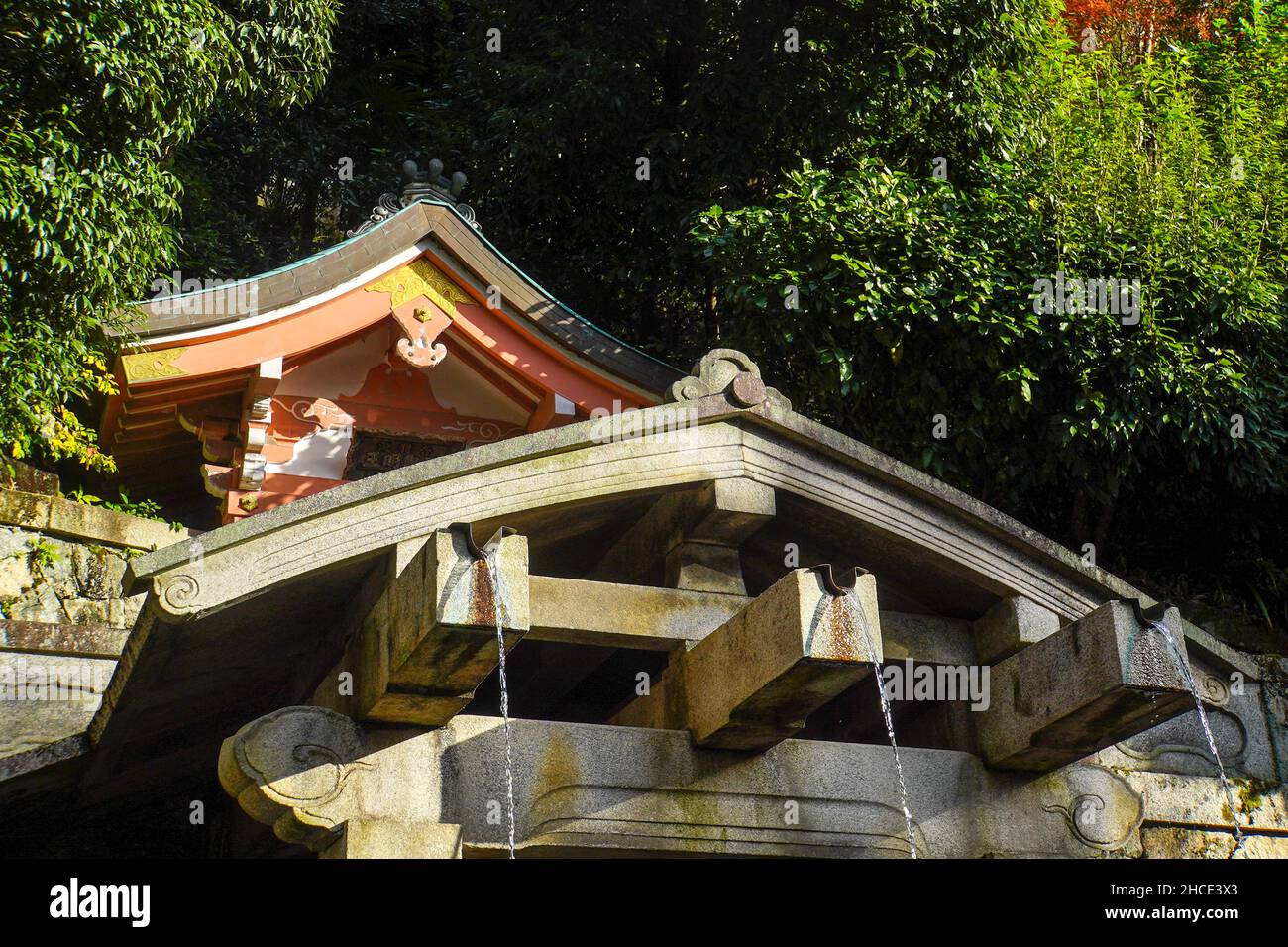 Kiyomizu-dera, temple, Kyoto, Japan. Pilgrims purify themselves with holy water Stock Photo
