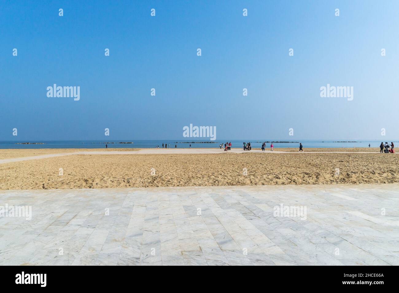 Seascape, View of the beach from the Lungomare G. Matteotti seafront,  Pescara, Abruzzo, Italy, Europe Stock Photo - Alamy, image size:1300x956