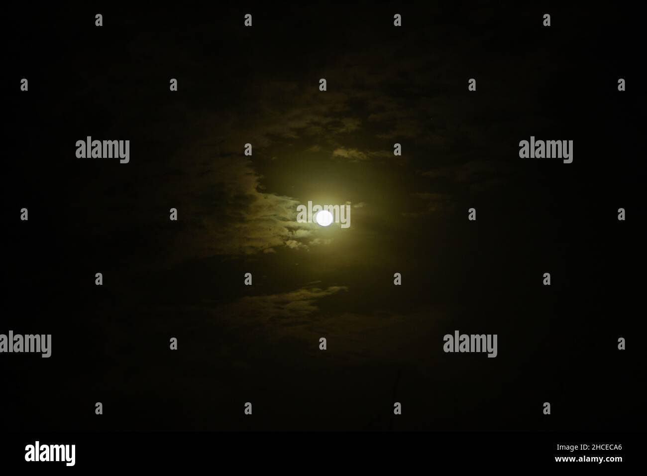 Night sky moon clouds stars hi-res stock photography and images - Alamy
