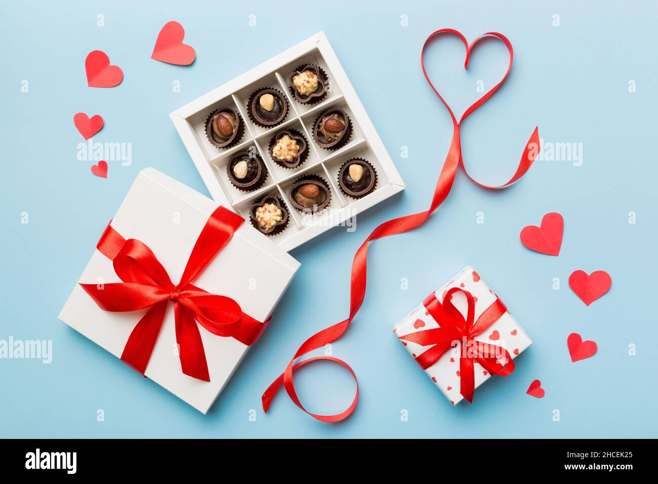 Hamburg, Germany - March 21 2022: Ferrero Küsschen Klassik Schokolade mit  Verpackung - Ferrero Kisses Classic Chocolate with packaging Stock Photo -  Alamy