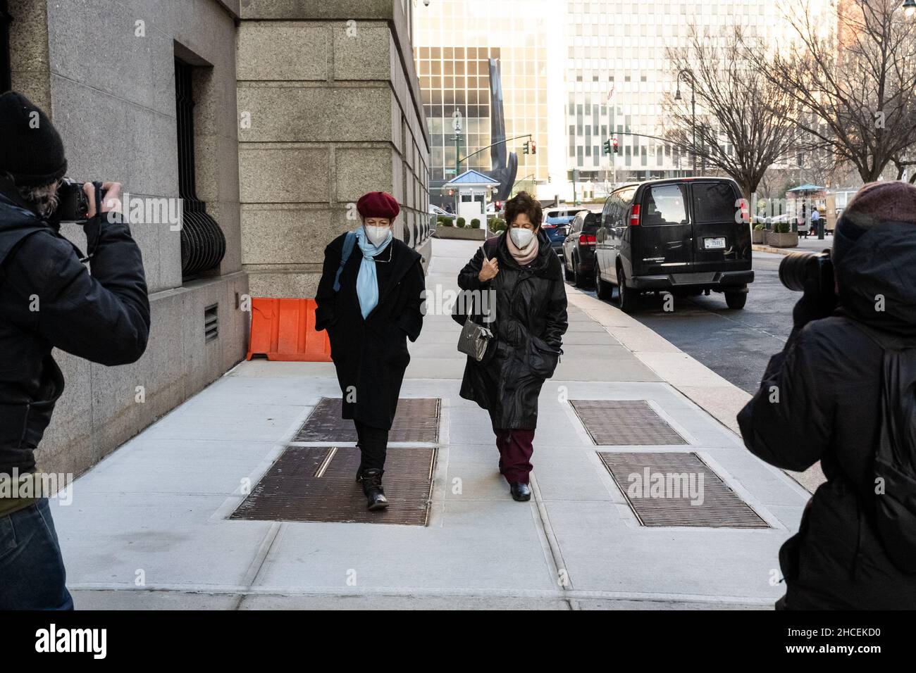 New York, USA. 28th Dec, 2021. (L-R) Isabel and Christine Maxwell, Gishlain Maxwell's sisters, arrive at the federal courthouse in the Southern District of New York for the trial of Ghislaine Maxwell, in New York, NY, on December 28, 2021. It's the fifth day of jury deliberation whether the British socialite is a dangerous predator who recruited teenagers to be sexually abused by financier Jeffrey Epstein, as prosecutors claim. (Photo by Gabriele Holtermann/Sipa USA) Credit: Sipa USA/Alamy Live News Stock Photo