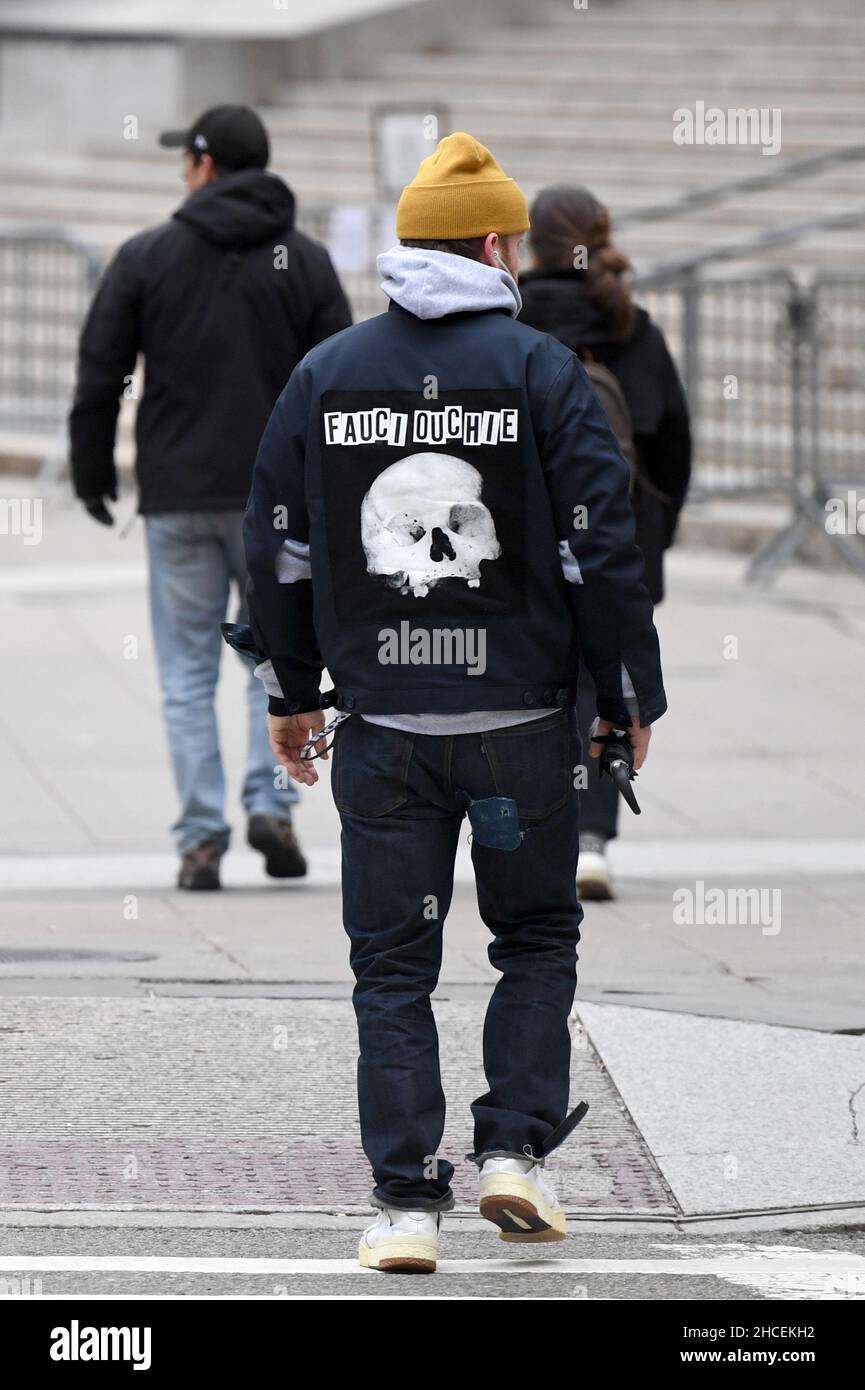 New York, USA. 27th Dec, 2021. A man is seen wearing a jacket with the “Fauci Ouchie” wording and skull design on the back, in New York, NY, December 27, 2021. The term refers to Anthony Fauci, Chief Medical Advisor to the President of the United States and the rhyming of “Ouchie” referring to the COVID-19 injection which may be painful. (Photo by Anthony Behar/Sipa USA) Credit: Sipa USA/Alamy Live News Stock Photo
