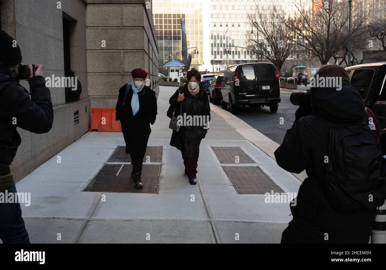 Isabel Maxwell (left) and Christine Maxwell, arriving at the federal courthouse in the Southern District of New York for the trial of Ghislaine Maxwell. A jury will resume deliberations over whether the British socialite is a dangerous predator who recruited teenagers to be sexually abused by financier Jeffrey Epstein, as prosecutors claim. Picture date: Tuesday December 28, 2021. Stock Photo