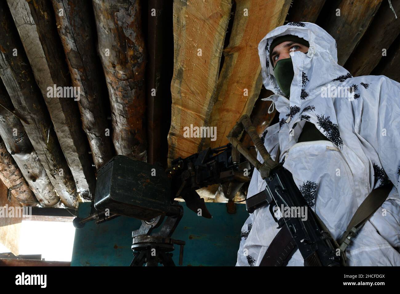 Ukrainian soldier machine gun hi-res stock photography and images - Alamy