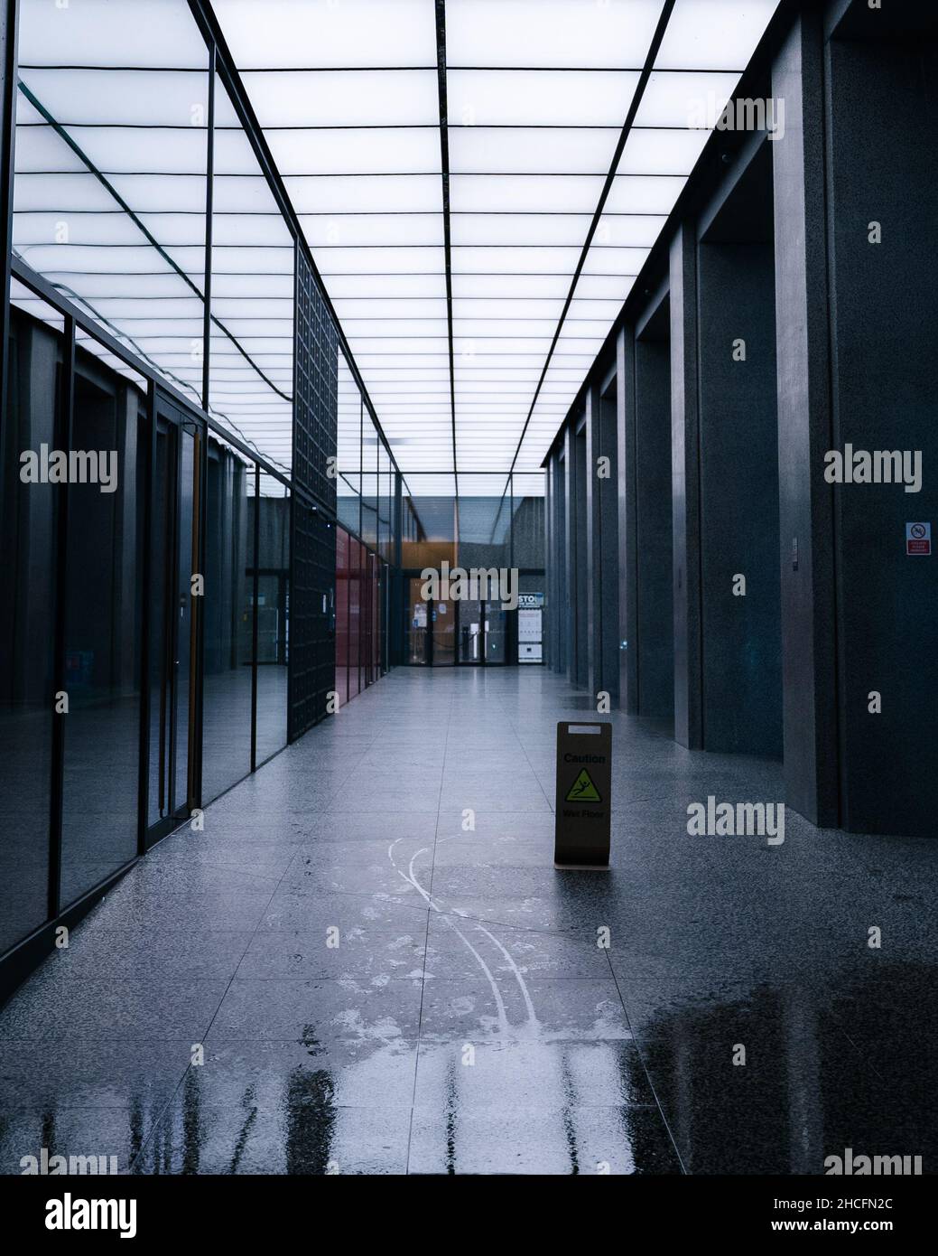 Clean hallway hi-res stock photography and images - Alamy