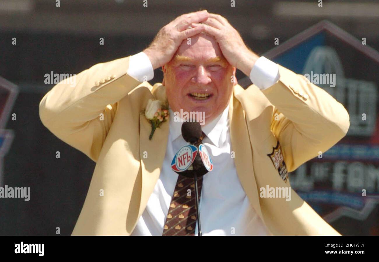Canton, USA. 05th Aug, 2006. John Madden speaks at the Pro Football Hall of Fame induction ceremony on Saturday, August 5, 2006, in Canton, Ohio. (Photo by JBob Larson/Contra Costa Times/MCT/Sipa USA) Credit: Sipa USA/Alamy Live News Stock Photo