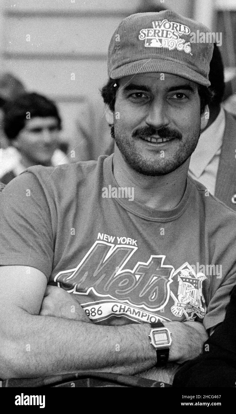 Photos and Pictures - NYC 06/30/07 EXCLUSIVE: Keith Hernandez
