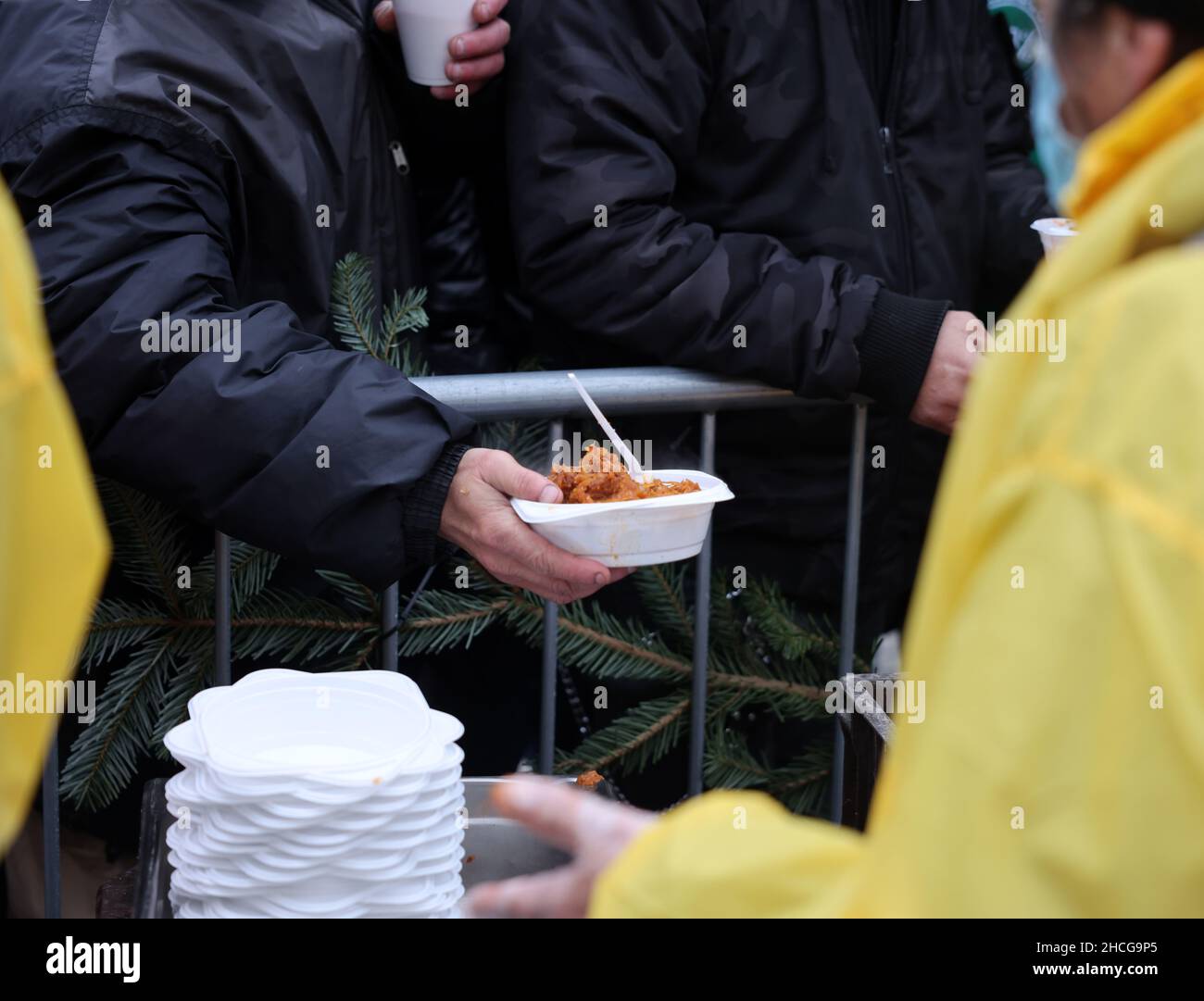 Warm food for the poor and homeless Stock Photo - Alamy