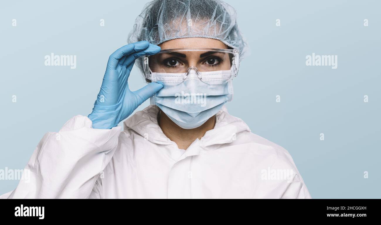 Female doctor nurse wearing glasses hi-res stock photography and images ...