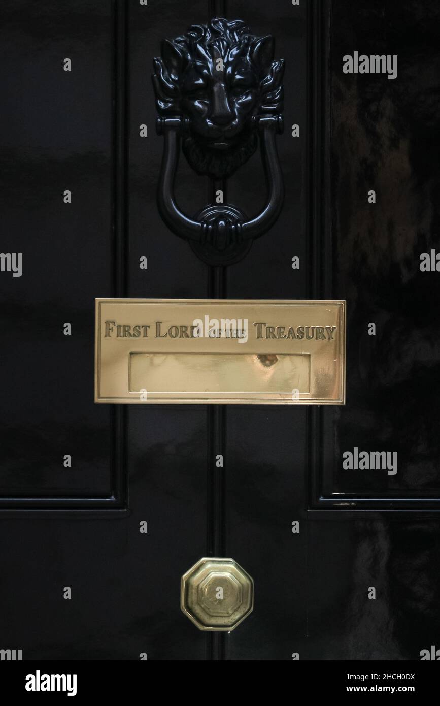 Door knocker, letter box, door furniture on the black door of No 10 Downing Street, residence of the British Prime Minister, Westminster, London, UK Stock Photo