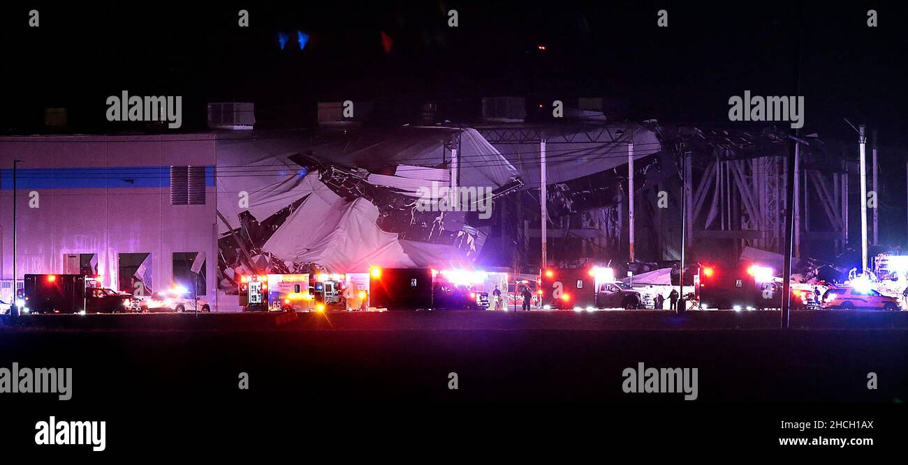 USA. 11th Dec, 2021. The Amazon distribution center in Edwardsville, Illinois, is partially collapsed after being hit by a severe storm on Dec. 10, 2021. (Photo by Robert Cohen/St. Louis Post-Dispatch/TNS/Sipa USA) Credit: Sipa USA/Alamy Live News Stock Photo