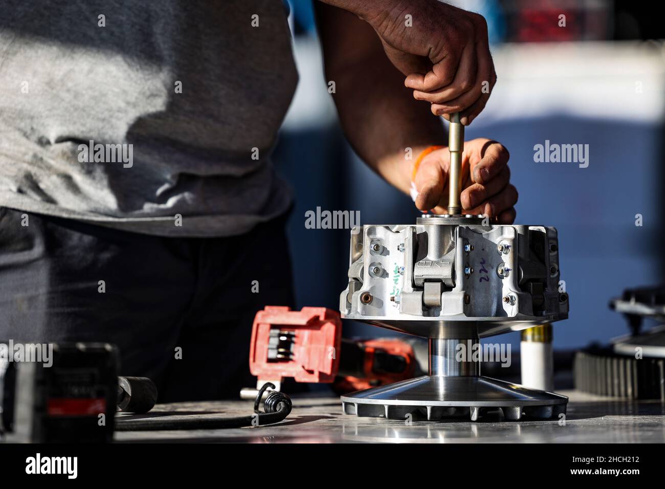 Gearbox ambiance, mechanic during the Dakar 2022's Administrative and