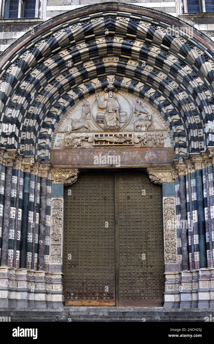 Genoa, Duomo (St. Lawrence Cathedral), West side, the façade: 'the main doorway'.  Genoa Cathedral or Metropolitan Cathedral of Saint Lawrence - Duom Stock Photo