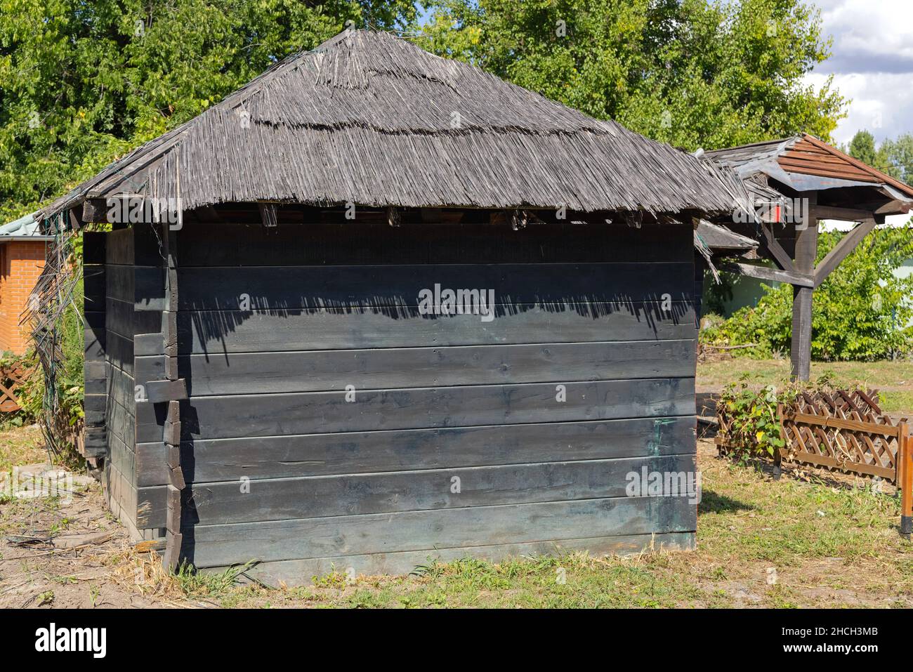 Roof made of reed hi-res stock photography and images - Alamy