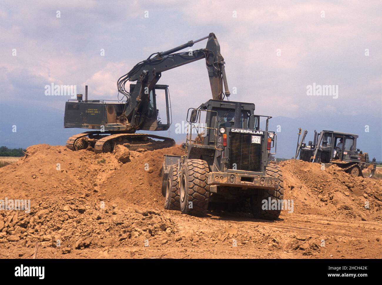 - NATO intervention in Kosovo, works on the airport of Djakoviza, built by soldiers of Italian Air Force (July 2000)   - Intervento NATO in Kossovo, lavori sull'aeroporto di Djakoviza, costruito dai militari dell'Aeronautica Italiana (Luglio 2000) Stock Photo