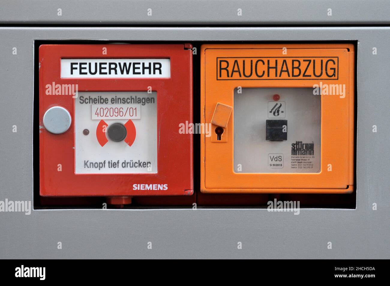 Fire alarm with smoke detector Stock Photo - Alamy