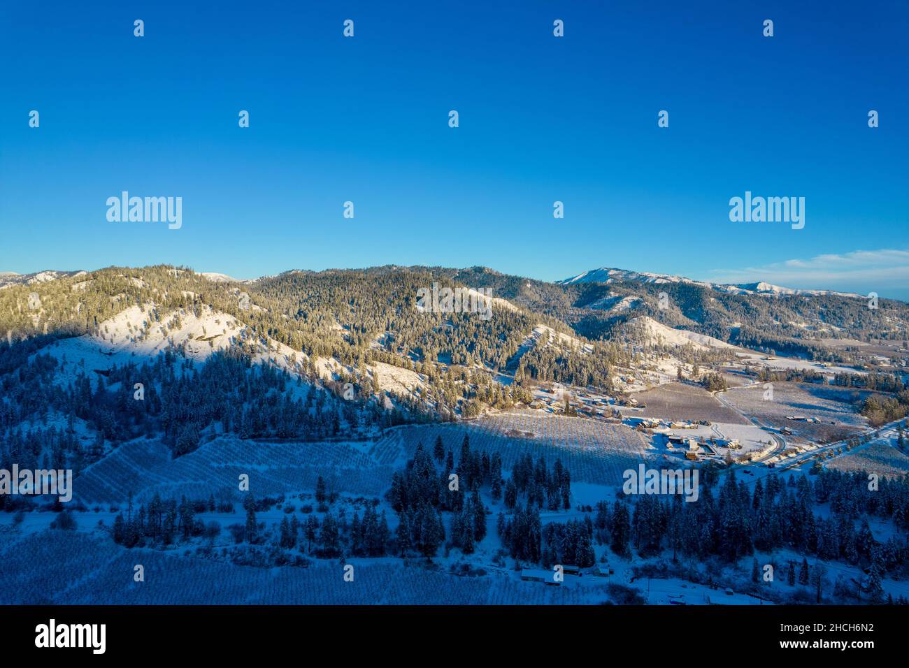 The snow covered Cascades in Leavenworth, Washington Stock Photo Alamy