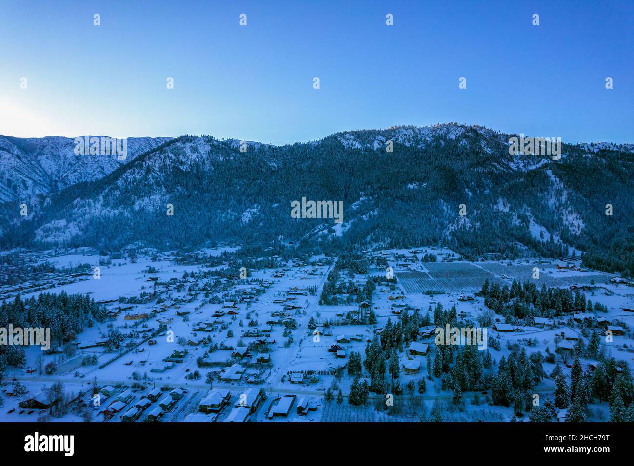The snow covered Cascades in Leavenworth, Washington Stock Photo Alamy