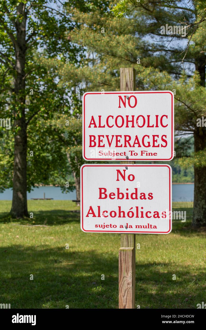 Sign at park 'No Alcoholic Beverages Stock Photo