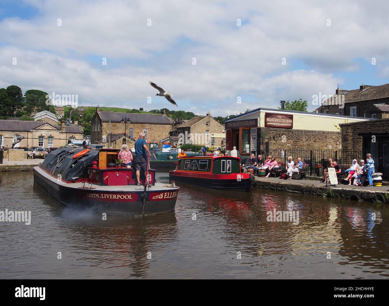 SKIPTON CANAL BASIN, WHERE THE THANET CANAL OR SPRINGS BRANCH LEAVES THE LEEDS AND LIVERPOOL CANAL AND RUNS TO SKIPTON CASTLE. Stock Photo