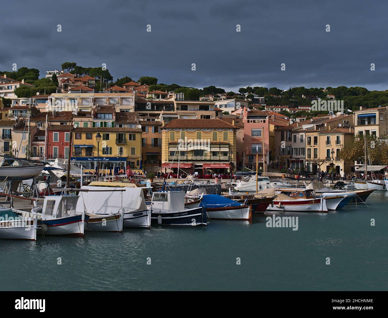 Cassis france village hi-res stock photography and images - Alamy