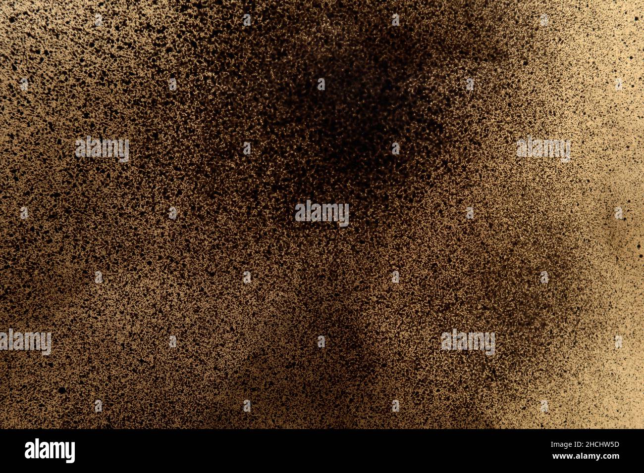 Spray painting gold paint hi-res stock photography and images - Alamy