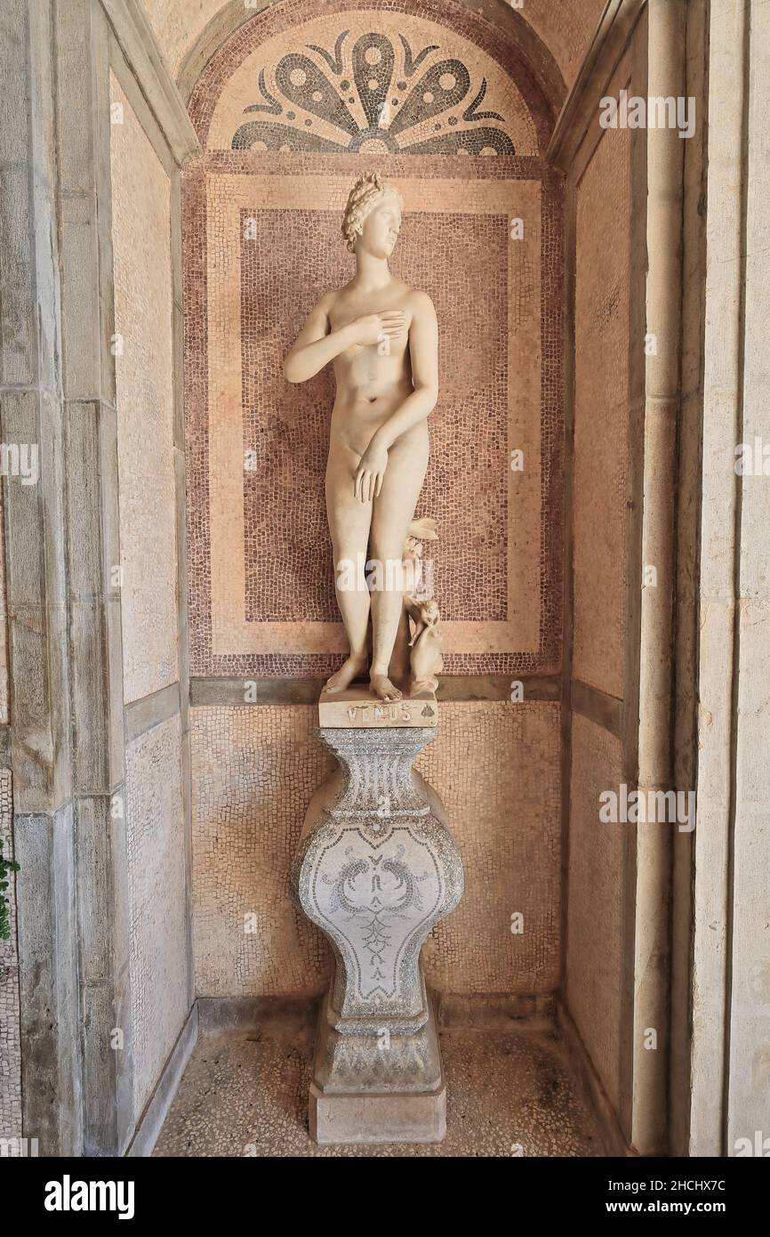 Anonymous plaster copy-Venus de Medici Hellenistic statue-palace gardens. Estoi-Algarve-Portugal-043 Stock Photo