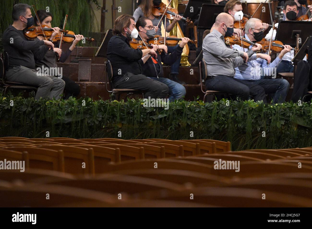 Vienna, Austria. 29th Dec, 2021. Musicians of the Vienna Philharmonic