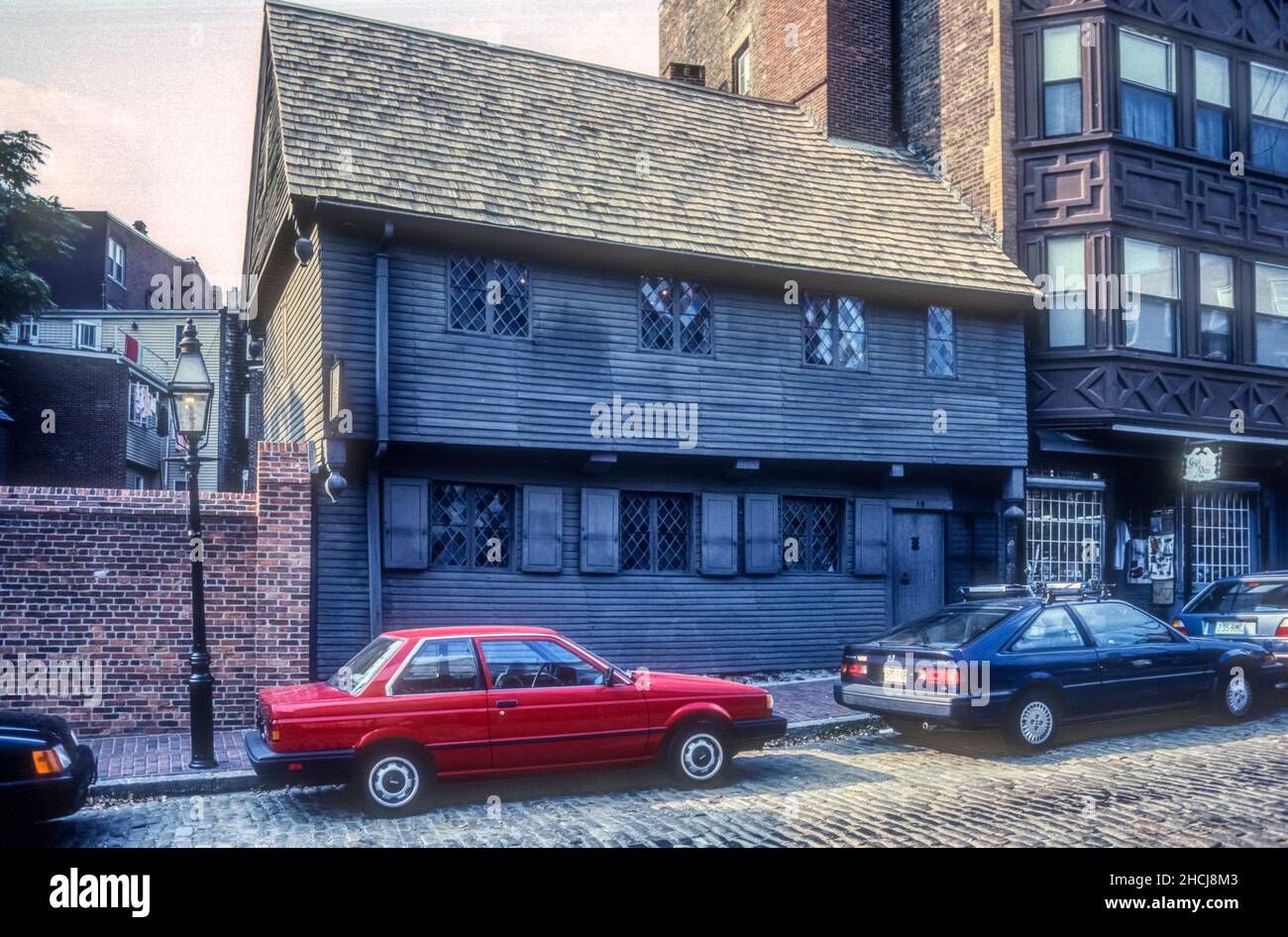 1990 archive photograph of Paul Revere's House in North Square, Boston, Massachusetts.  The house was built c. 1680 and is now a museum. Stock Photo